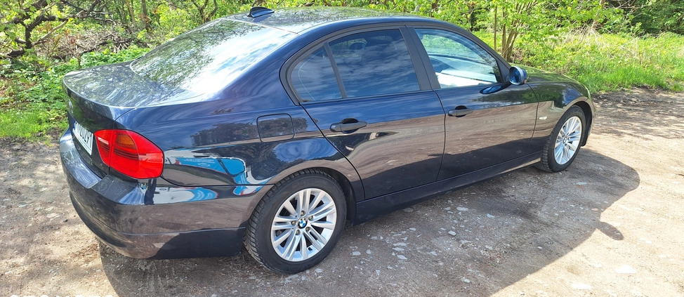 BMW Seria 3 cena 25900 przebieg: 137000, rok produkcji 2005 z Poznań małe 326